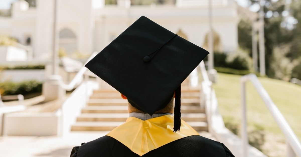 Differenza tra psicologo e psichiatra: la laurea.