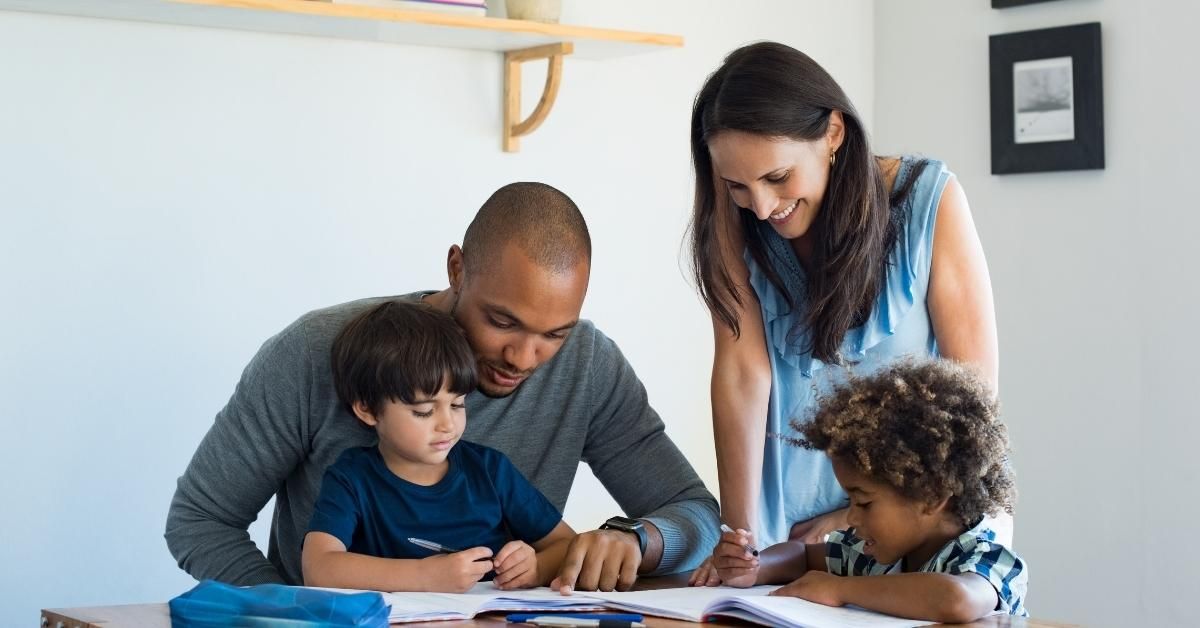 Genitori a scuola con bambino ADHD