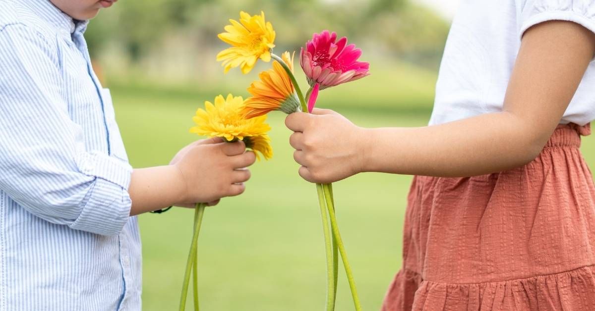 bambini gentili tra di loro