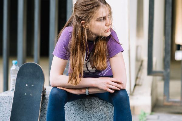 Adolescente isolato e solo