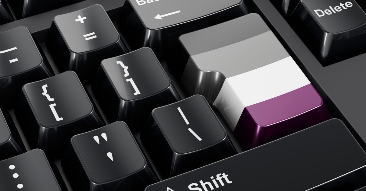 Tasto Invio di una tastiera di computer personalizzato con la bandiera dell'orgoglio asessuale.