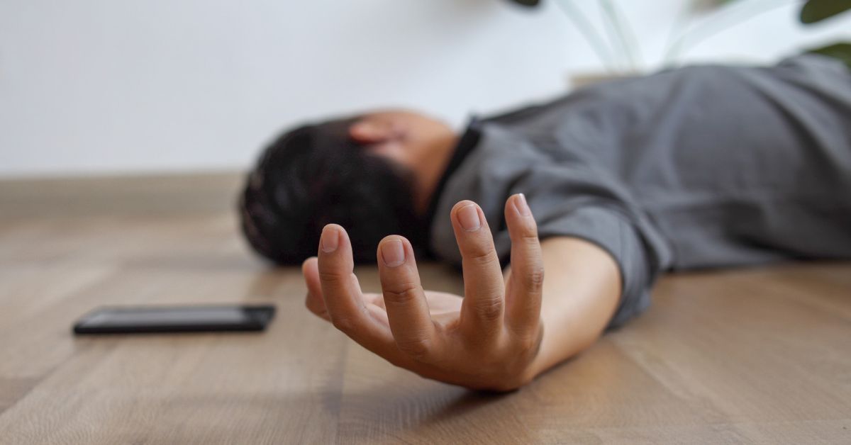 Giovane uomo che ha una crisi epilettica