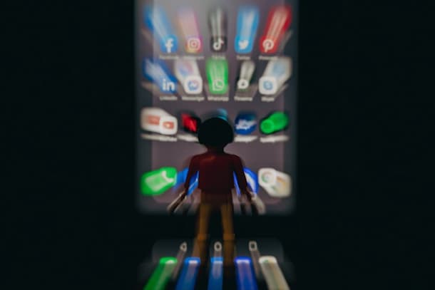 Cause e fattori di rischio della dipendenza da social