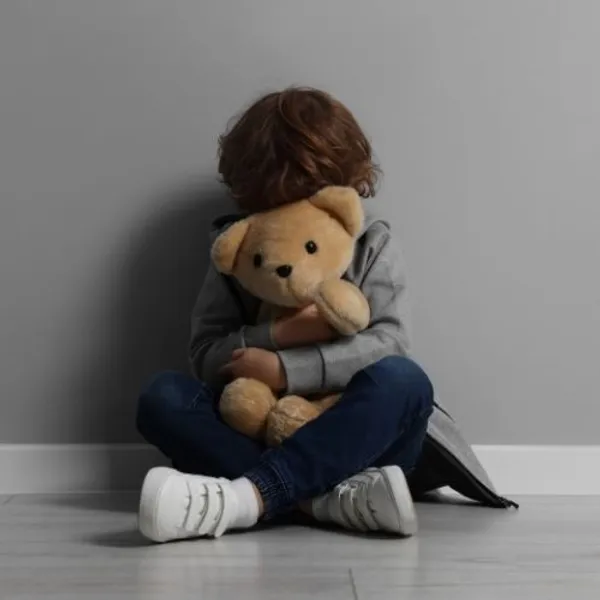 Cos'è l'abuso infantile