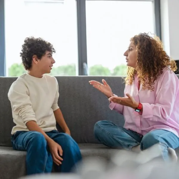 Conflitto con la madre in adolescenza