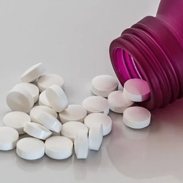 Delorazepam: compresse che escono dal flacone