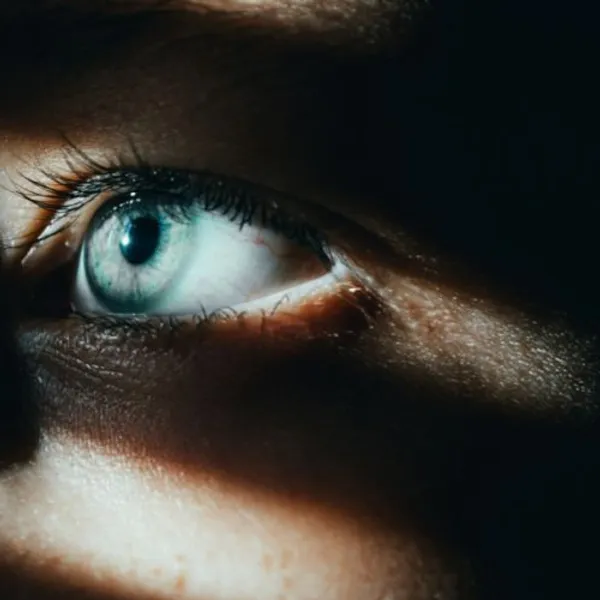 Lampi di luce negli occhi per lo stress