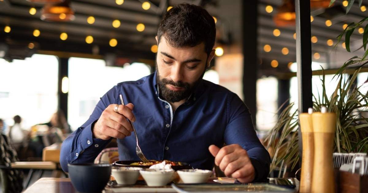 Come si chiama la paura di mangiare in pubblico