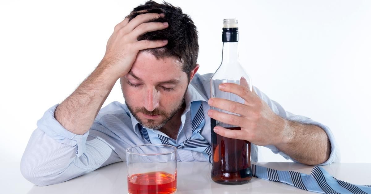 Gruppi di mutuo aiuto per trattare i problemi con l'alcol