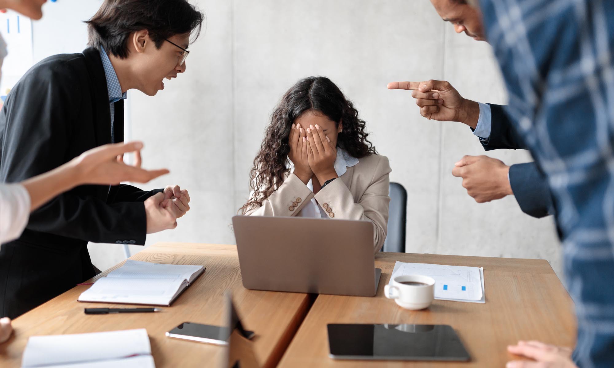 Mobbing sul lavoro: come riconoscerlo, affrontarlo e proteggere il tuo benessere mentale