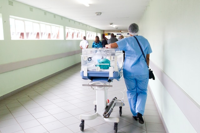 Affrontare il burnout tra gli infermieri: cause, impatto e strategie efficaci